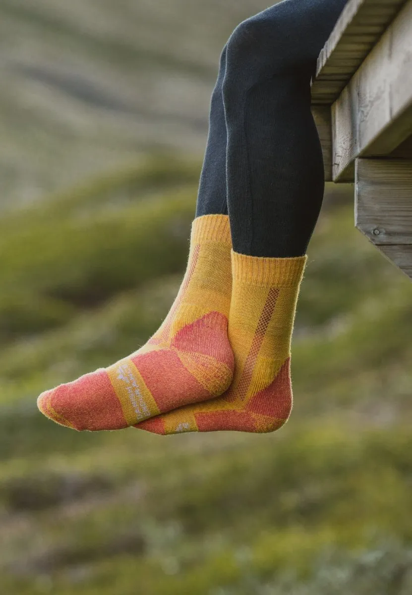 MERINO WOOL HIKING SOCKS