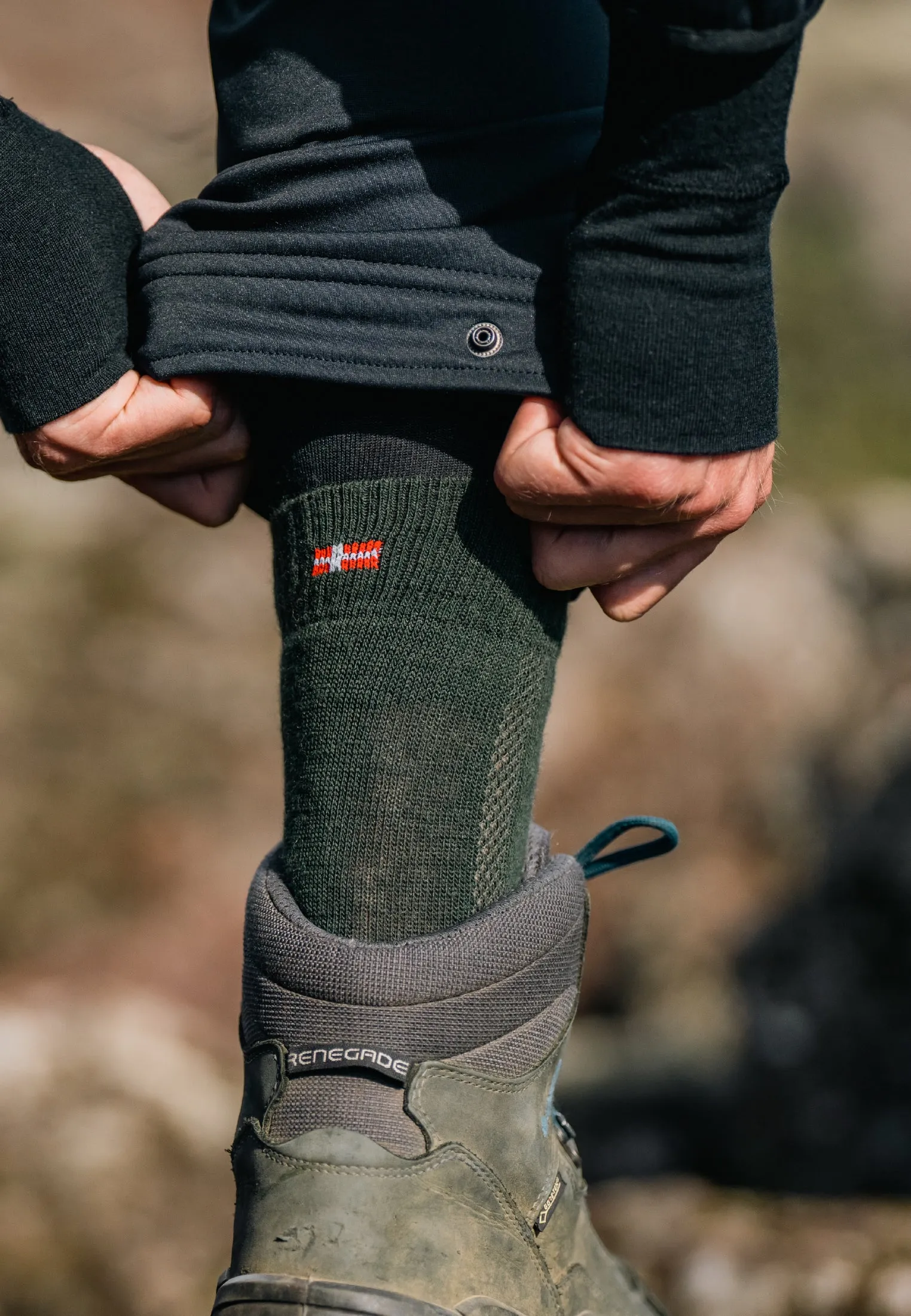 MERINO WOOL HIKING SOCKS