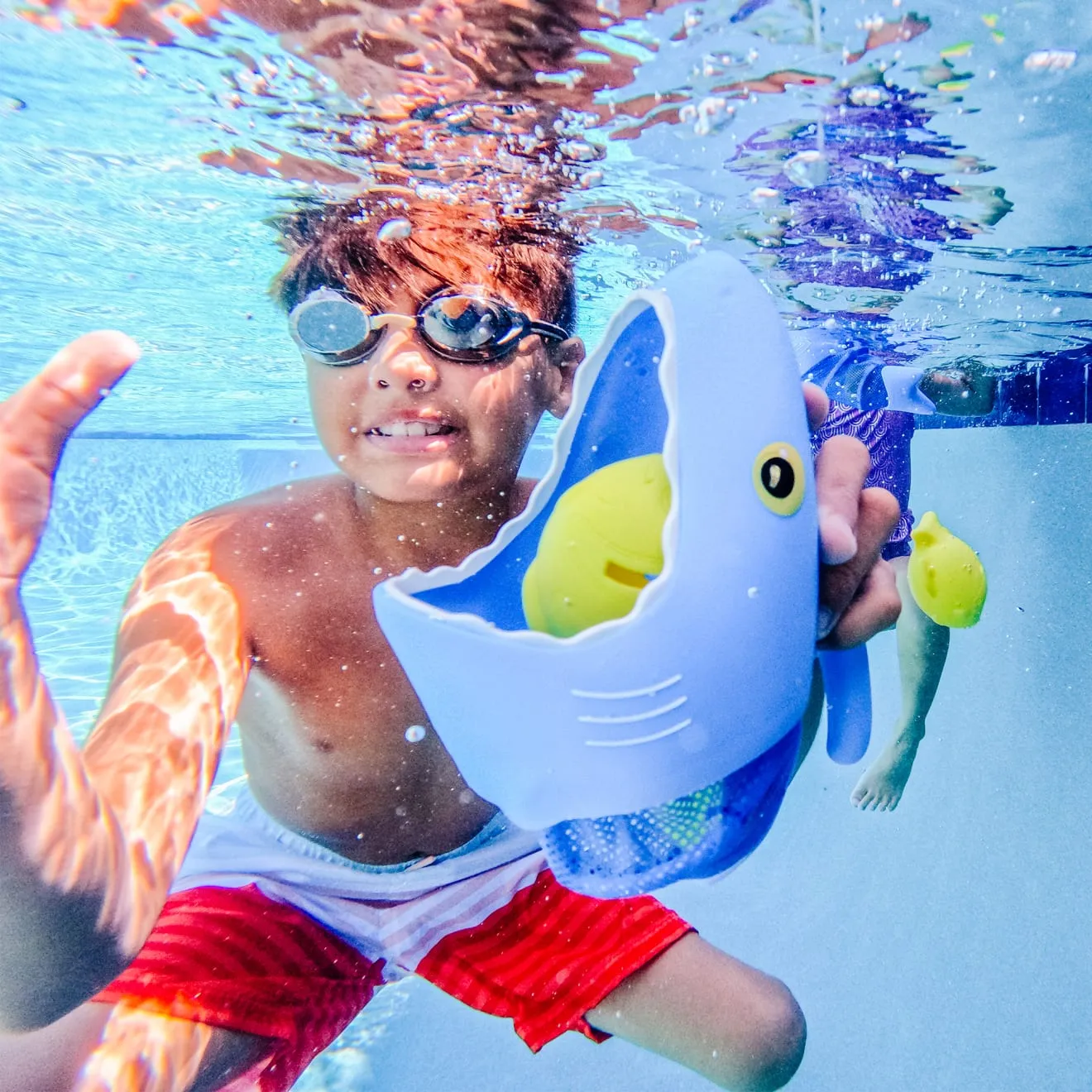 Spark Shark Fish Hunt Pool Toy